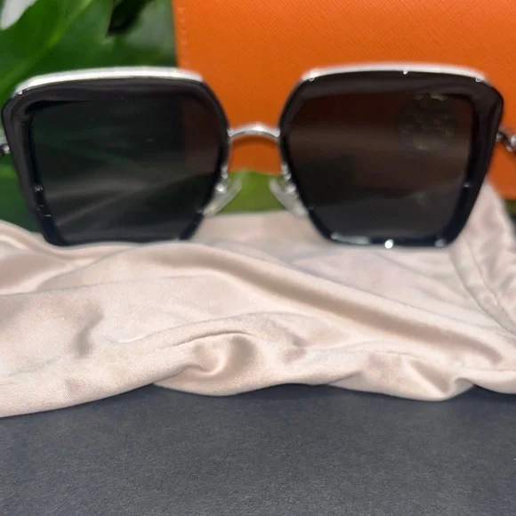 Tory Burch Orange Sunglasses Case - Picture 14 of 16